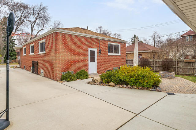 9011 Roach Ave, Brookfield, IL 60513 photo 17