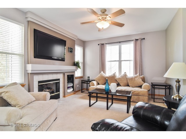 1068 Horizon Dr #C, Bartlett, IL 60103 photo 2