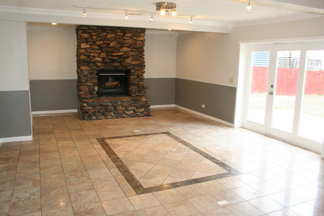 605 Amanda Ave, Mchenry, IL 60050 photo 2