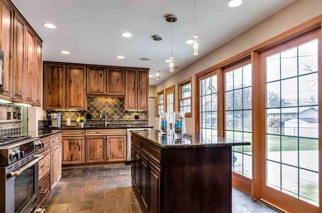1575 Highland Blvd, Hoffman Estates, IL 60169 photo 7