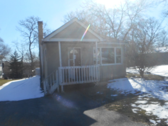 3002 Hickory Dr, Mccullom Lake, IL 60050 photo 2