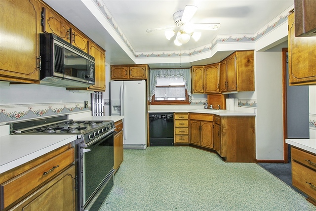 337 E Ardmore Ave, Roselle, IL 60172 photo 3