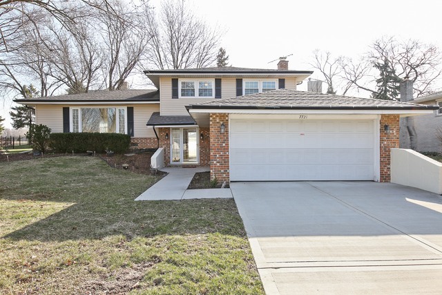 7721 Cherry Tree Ln, Willowbrook, IL 60527 photo 1