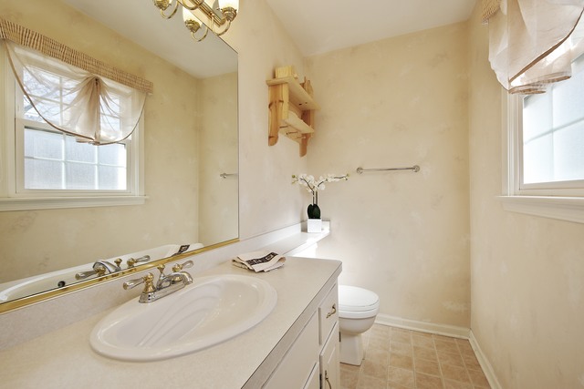 7721 Cherry Tree Ln, Willowbrook, IL 60527 photo 9