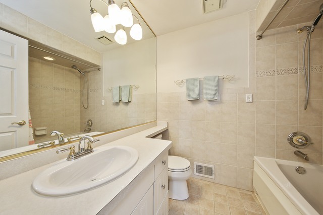 7721 Cherry Tree Ln, Willowbrook, IL 60527 photo 12