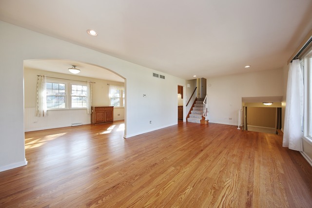 7721 Cherry Tree Ln, Willowbrook, IL 60527 photo 3