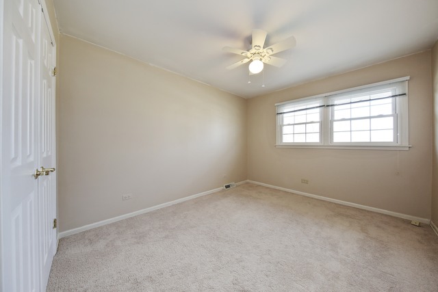 7721 Cherry Tree Ln, Willowbrook, IL 60527 photo 11
