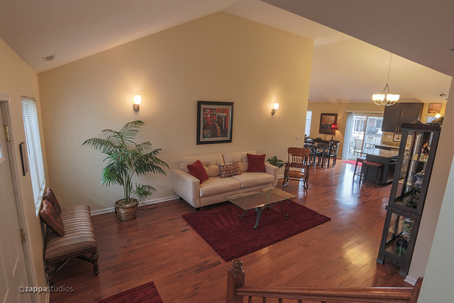 280 Royce Ln, Roselle, IL 60172 photo 2