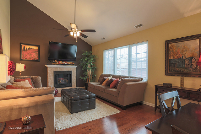280 Royce Ln, Roselle, IL 60172 photo 9