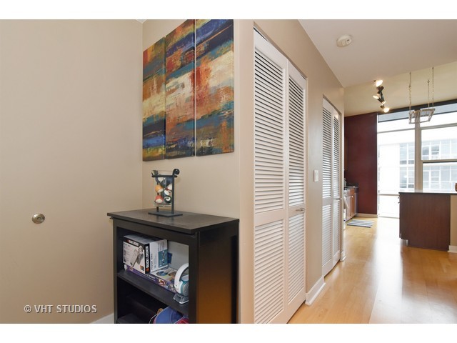 901 W Madison St #906, Chicago, IL 60607 photo 2