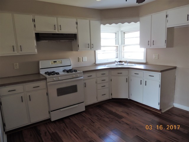222 E 4th St, Spring Valley, IL 61362 photo 5