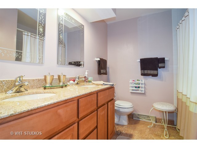 3564 Winston Cir, Hoffman Estates, IL 60192 photo 9