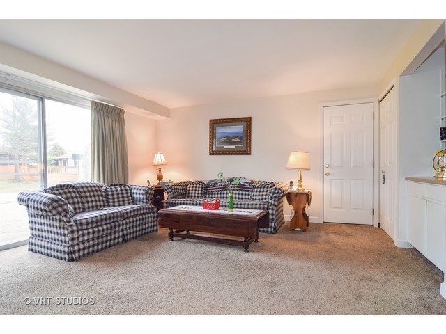 3564 Winston Cir, Hoffman Estates, IL 60192 photo 5