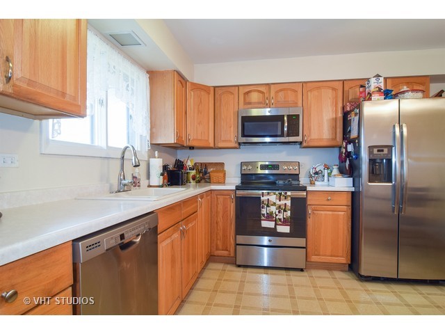 3564 Winston Cir, Hoffman Estates, IL 60192 photo 3