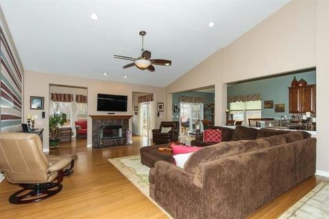 473 E Amberside Dr, Elgin, IL 60124 photo 3