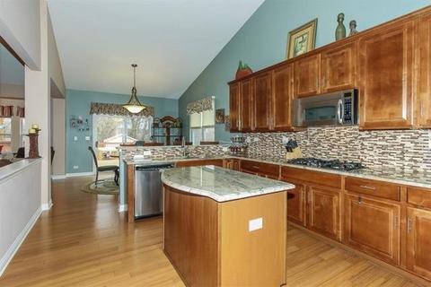 473 E Amberside Dr, Elgin, IL 60124 photo 9