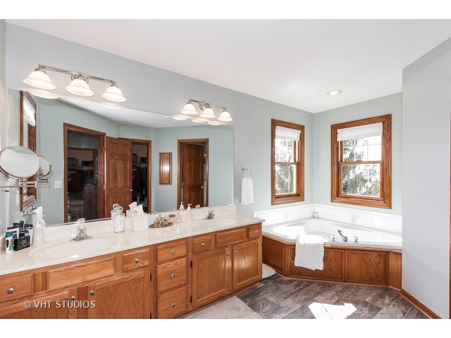 548 Bailey Dr, Batavia, IL 60510 photo 9