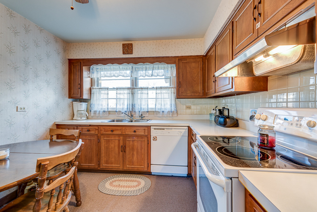 340 E Hawthorne Blvd, Wheaton, IL 60187 photo 4