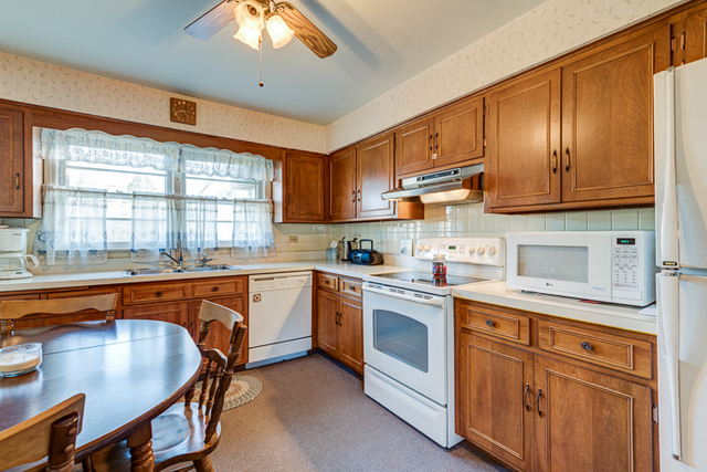 340 E Hawthorne Blvd, Wheaton, IL 60187 photo 3