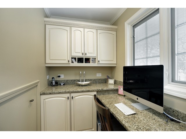 215 Crabtree Ln, Glenview, IL 60025 photo 9