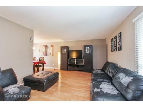 710 Clearwater Ct, Wheeling, IL 60090 photo 2