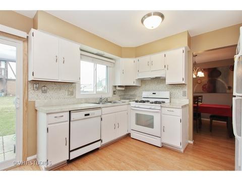 710 Clearwater Ct, Wheeling, IL 60090 photo 3