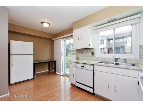 710 Clearwater Ct, Wheeling, IL 60090 photo 4