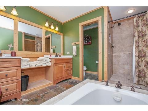 231 Longbeach Rd, Lakemoor, IL 60051 photo 9