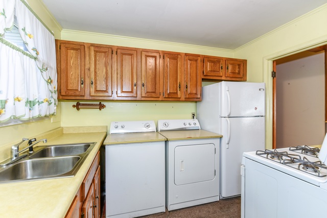 8327 S Keating Ave, Chicago, IL 60652 photo 5