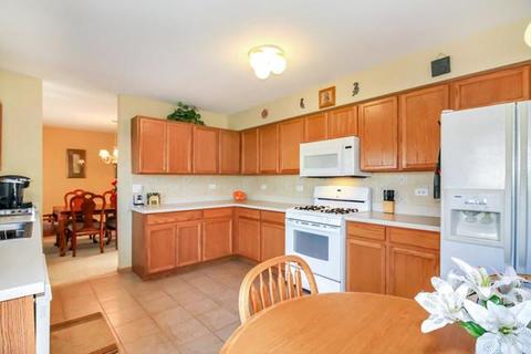 1306 Creekside Cir, Minooka, IL 60447 photo 6