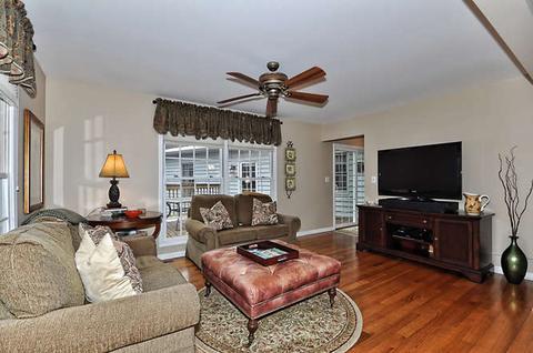 355 Lela Ln, Bartlett, IL 60103 photo 11