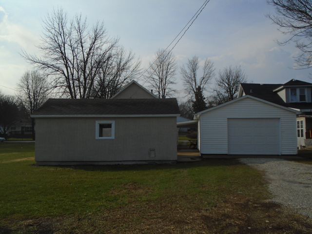 106 E 2nd St, Spring Valley, IL 61362 photo 2