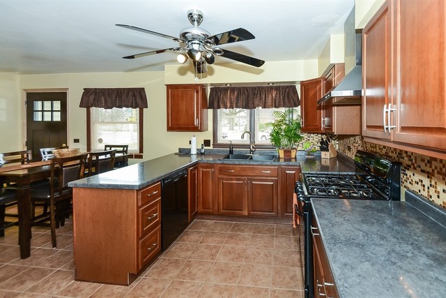 1744 E Algonquin Rd, Des Plaines, IL 60016 photo 5