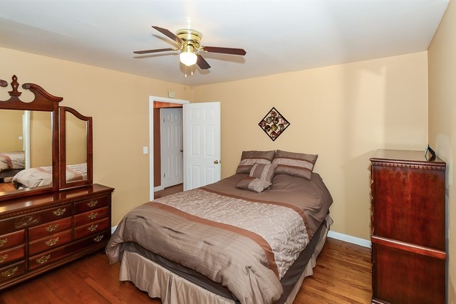1744 E Algonquin Rd, Des Plaines, IL 60016 photo 12