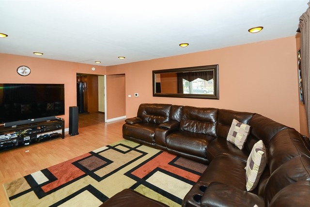 1744 E Algonquin Rd, Des Plaines, IL 60016 photo 3
