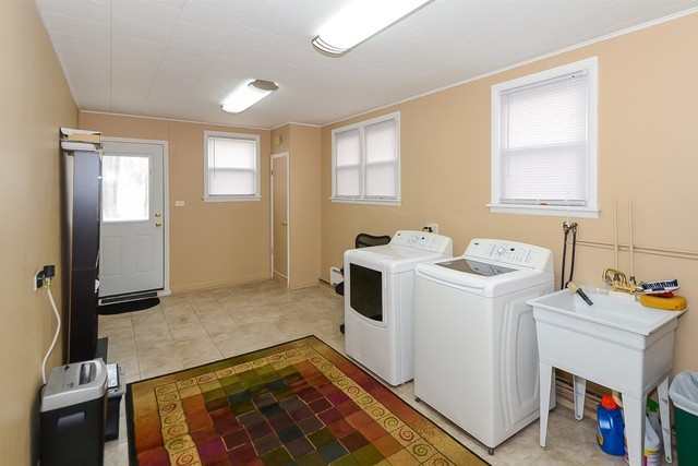 1744 E Algonquin Rd, Des Plaines, IL 60016 photo 10