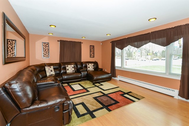 1744 E Algonquin Rd, Des Plaines, IL 60016 photo 2