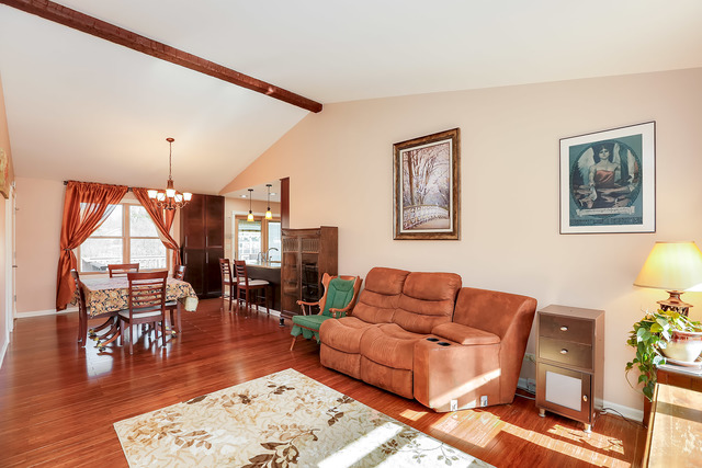 1210 Greenridge Ave, Algonquin, IL 60102 photo 2
