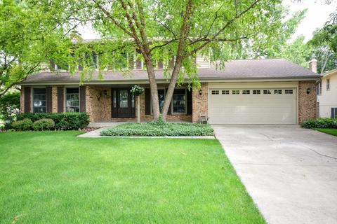 1701 Maple Ln, Wheaton, IL 60187 photo 1