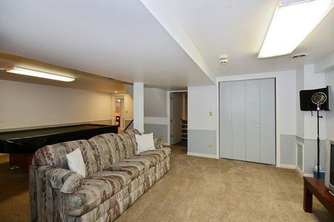 1701 Maple Ln, Wheaton, IL 60187 photo 9
