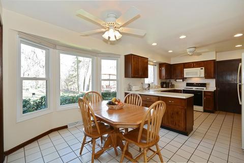 1701 Maple Ln, Wheaton, IL 60187 photo 4