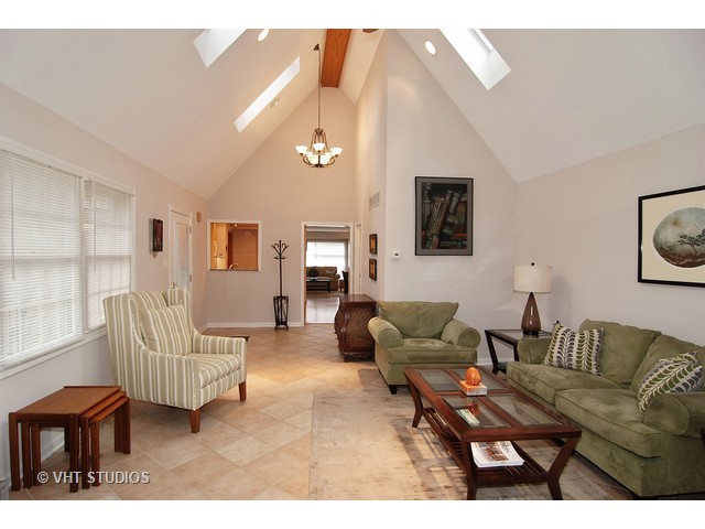 566 Byrd Rd, Riverside, IL 60546 photo 10