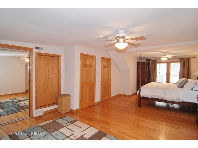 566 Byrd Rd, Riverside, IL 60546 photo 13