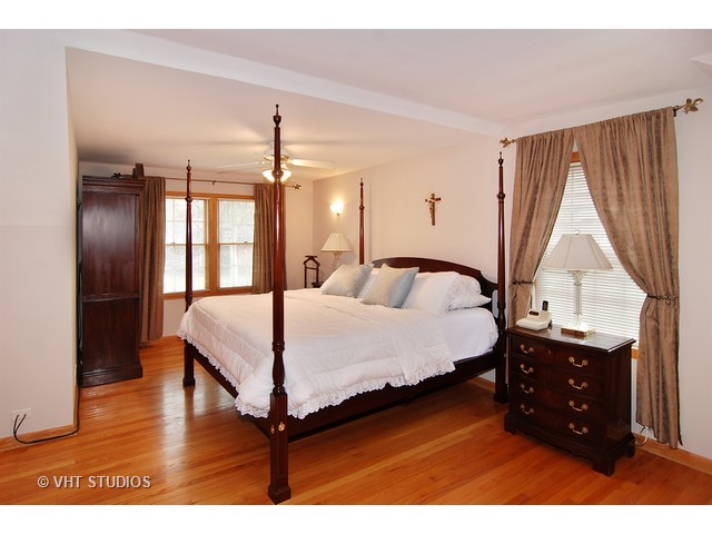 566 Byrd Rd, Riverside, IL 60546 photo 14