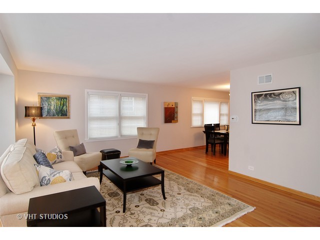 566 Byrd Rd, Riverside, IL 60546 photo 3