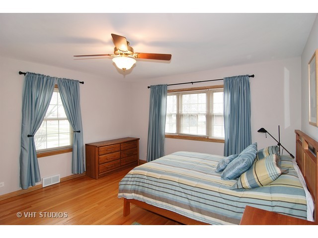 566 Byrd Rd, Riverside, IL 60546 photo 17