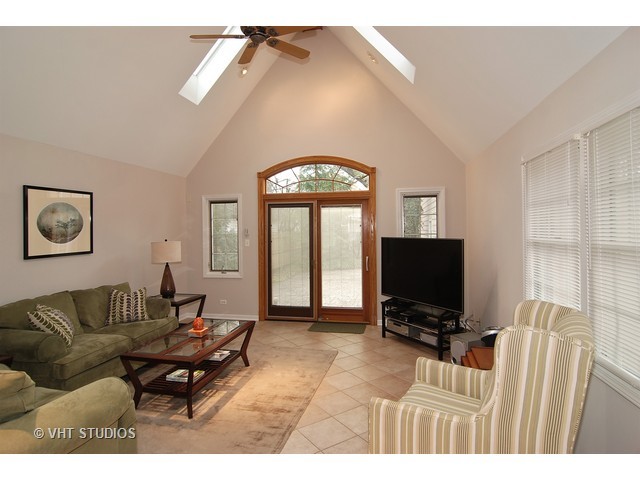 566 Byrd Rd, Riverside, IL 60546 photo 9
