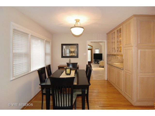 566 Byrd Rd, Riverside, IL 60546 photo 8