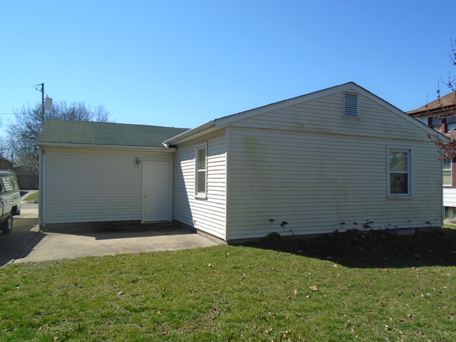 721 9th St, Peru, IL 61354 photo 2