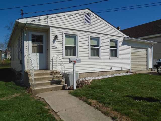 721 9th St, Peru, IL 61354 photo 1